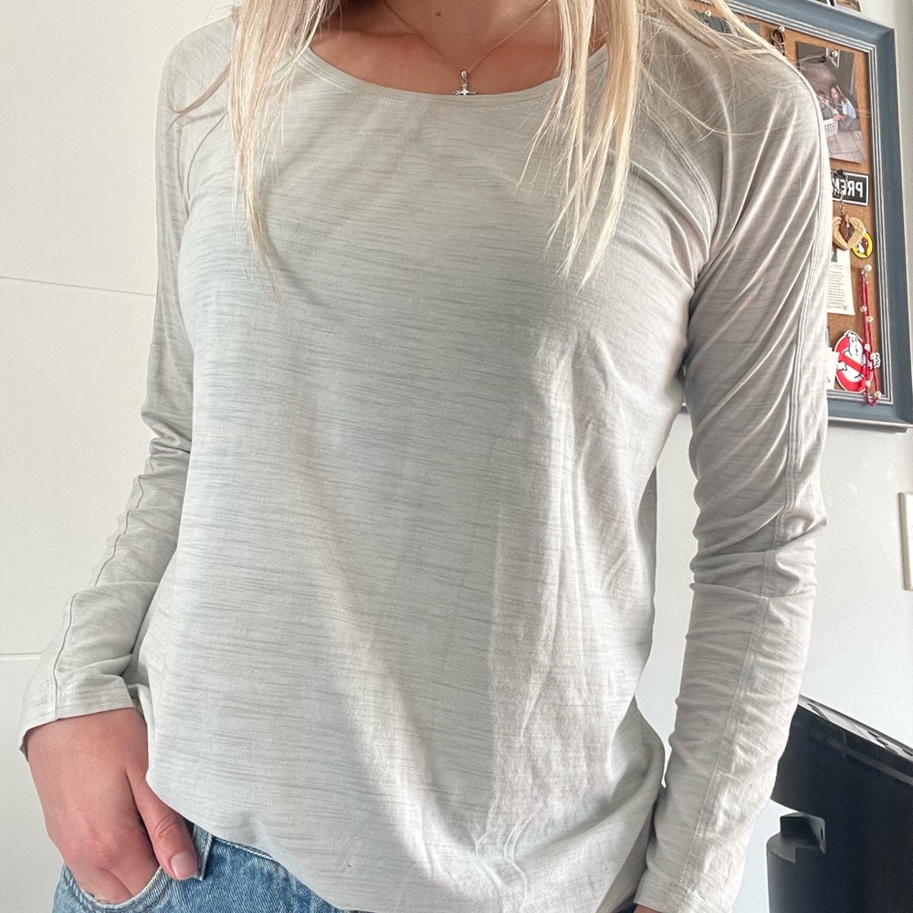 Lululemon Light Gray Long Sleeve Tee